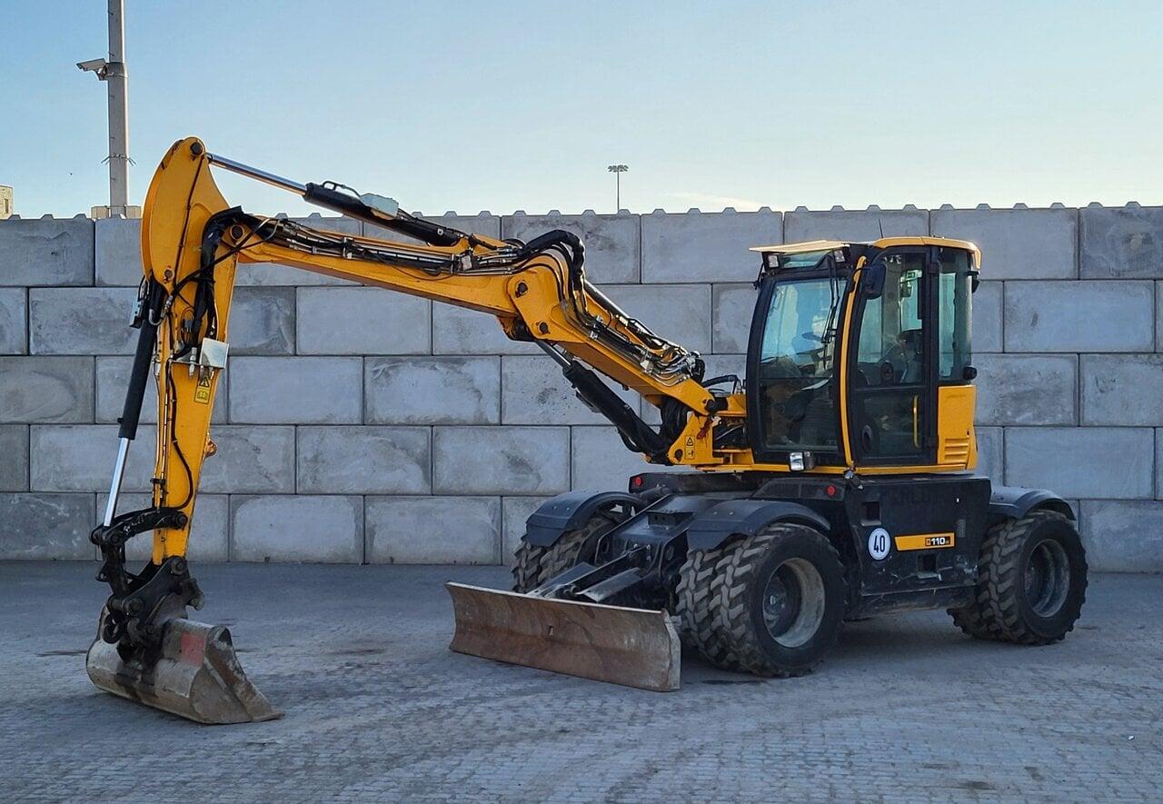 2017 JCB HD110WT4F
